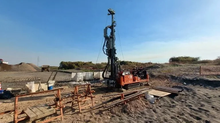 Fouille d'essai (Puits d'exploration) à Cholet : reconnaissance géotechnique par excavation directe